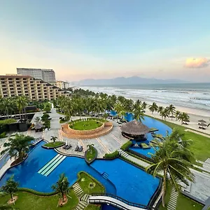 Crowne Plaza & Курортный комплекс